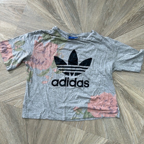 Limited edition adidas tshirt in size small. Like new - Picture 1 of 3